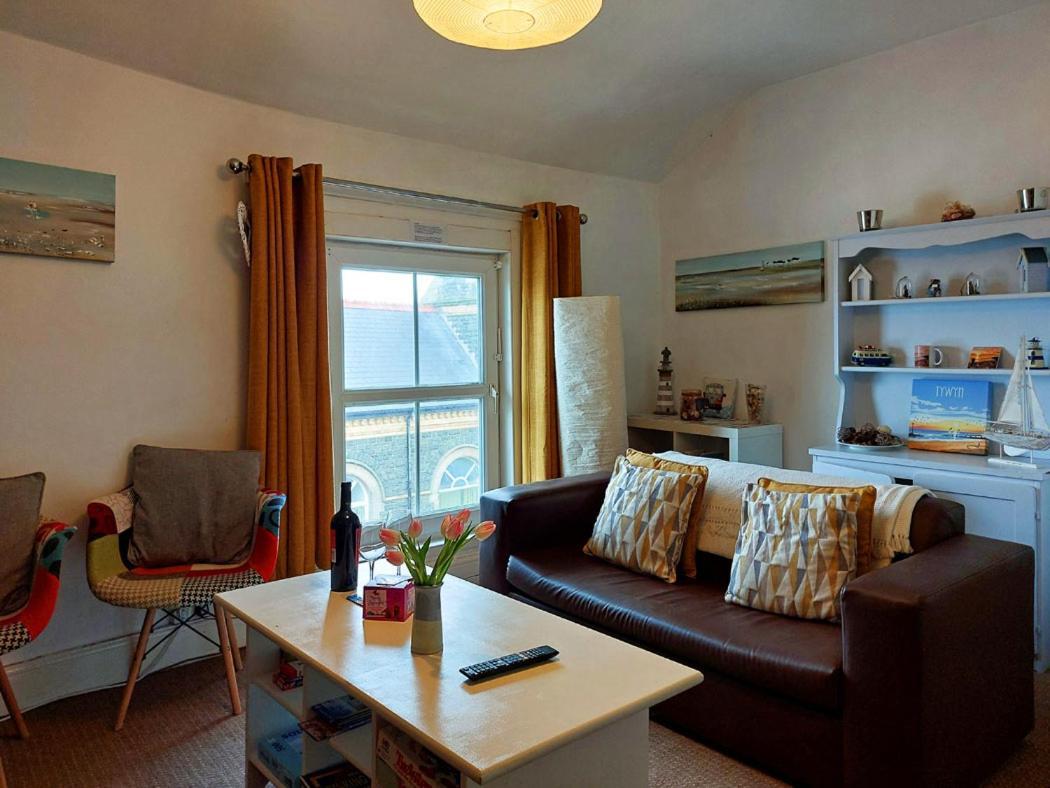 Salt Marsh Apartment Tywyn Buitenkant foto