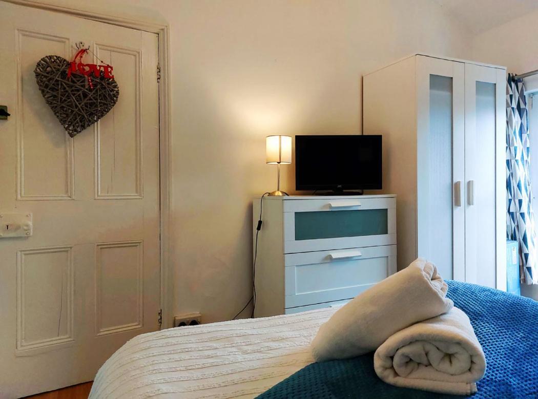 Salt Marsh Apartment Tywyn Buitenkant foto